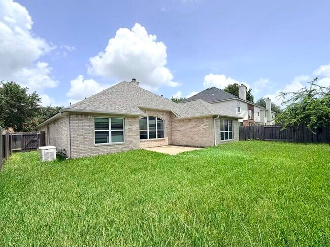 Building Photo - 9006 Sundown Dr