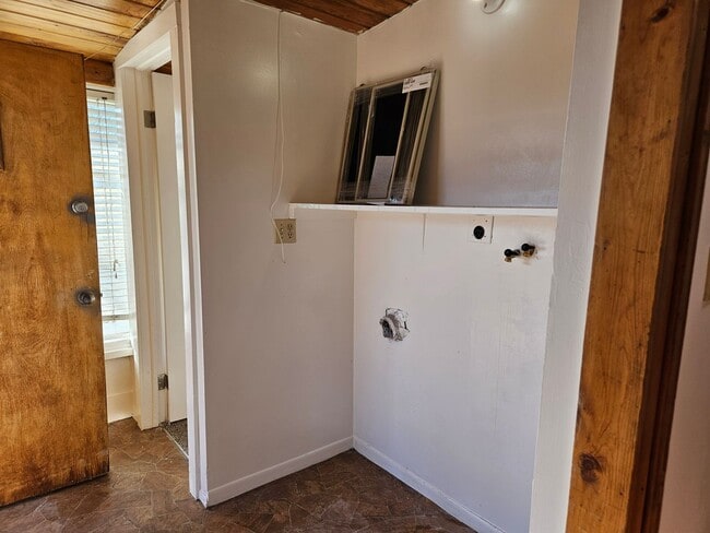 Building Photo - 316-317 S Vincent Ct