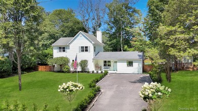 Building Photo - 9 Pine Tree Rd