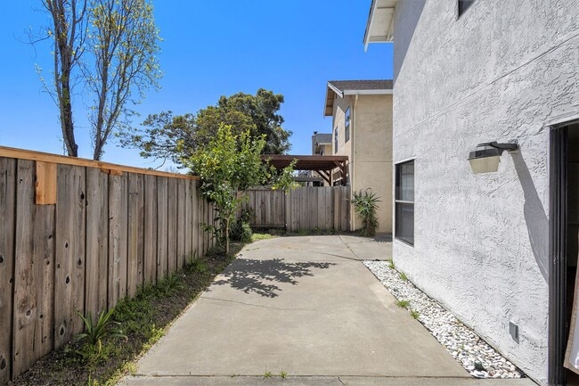Building Photo - 1304 Pyne Ln