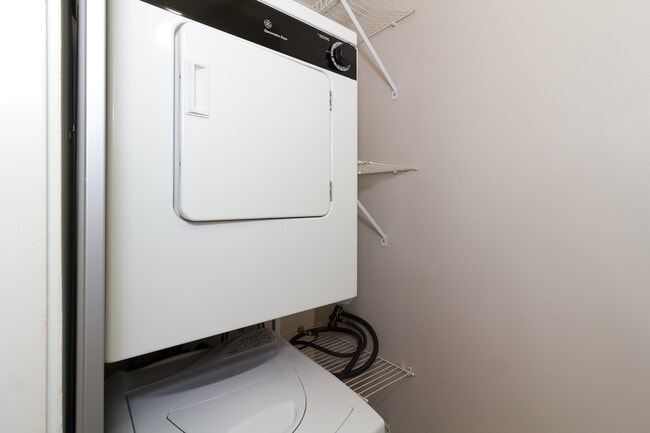 Building Photo - 40 E 9th St