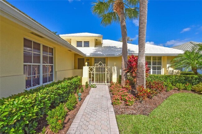 Building Photo - 3510 SE Cambridge Dr