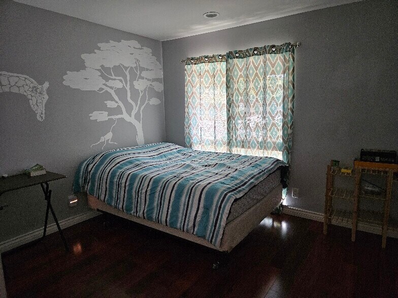 Building Photo - 3500 El Cortez Ave