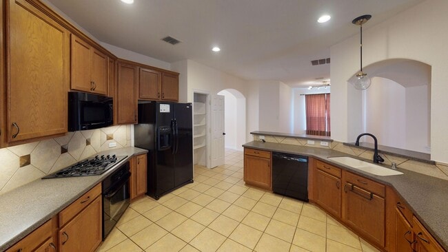 Building Photo - 3 bedroom/2 bath/2 Car Garage - Walking distance to Lake Lewisville