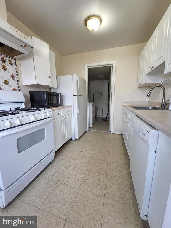 Building Photo - 16550 Sherwood Pl