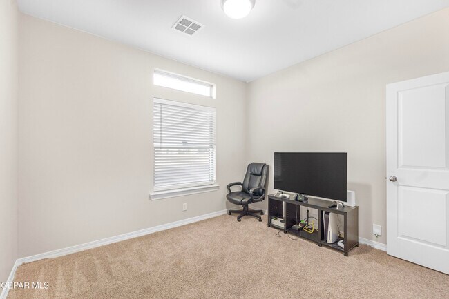 Building Photo - 709 Cedarwood Ave
