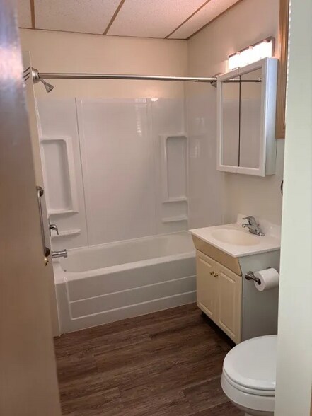 Building Photo - 1125 E Broadway St