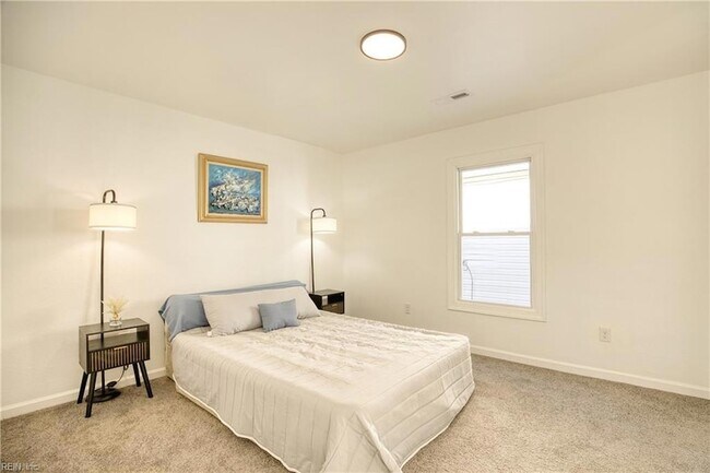 Building Photo - 910 Rugby St