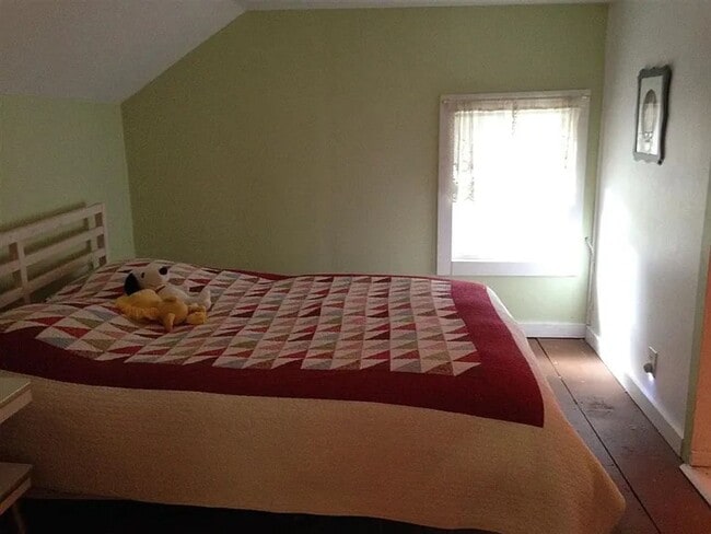 Building Photo - Cozy 3-Bedroom Home with Private Yard in Livingston Manor for November 1st!