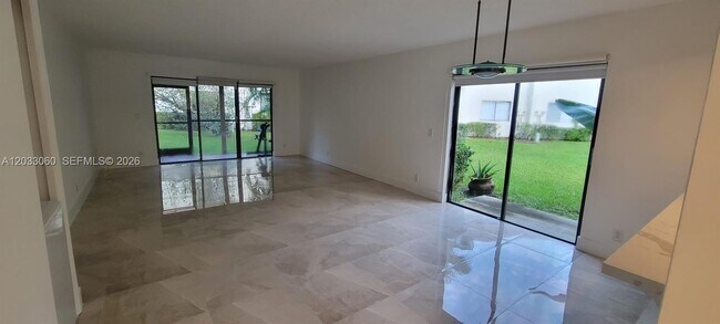 Building Photo - 409 Lakeview Dr