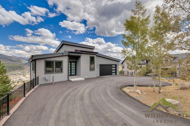 Building Photo - 348 Lake View Dr