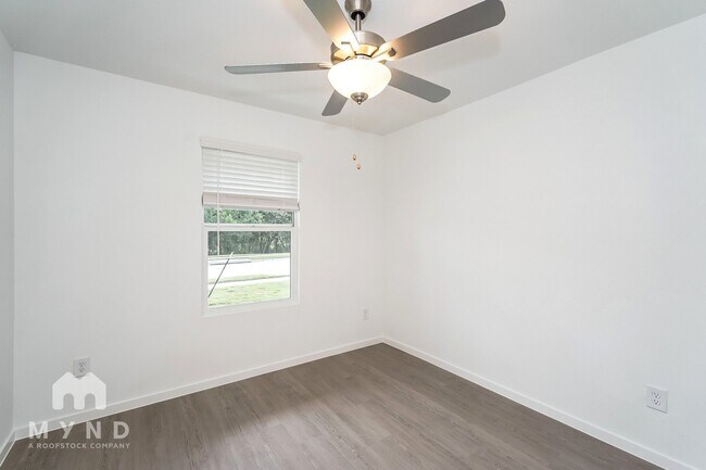 Building Photo - 2732 River Knl Ln