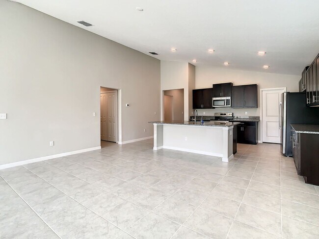 Building Photo - Beautiful 4 bedroom 2.5 bathroom Single Family House! Like new!