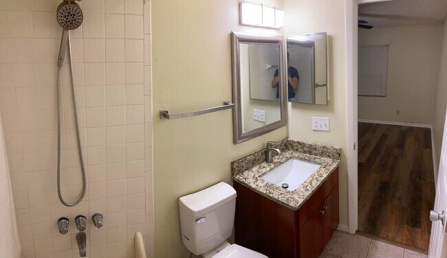 Building Photo - 3957 S Ventura Ave