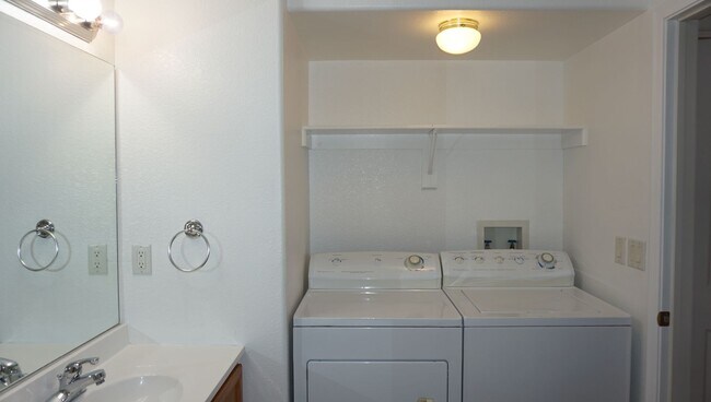 Building Photo - 4410 Buena Loma Way