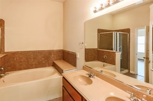 Building Photo - 1327 Maple Ace Dr