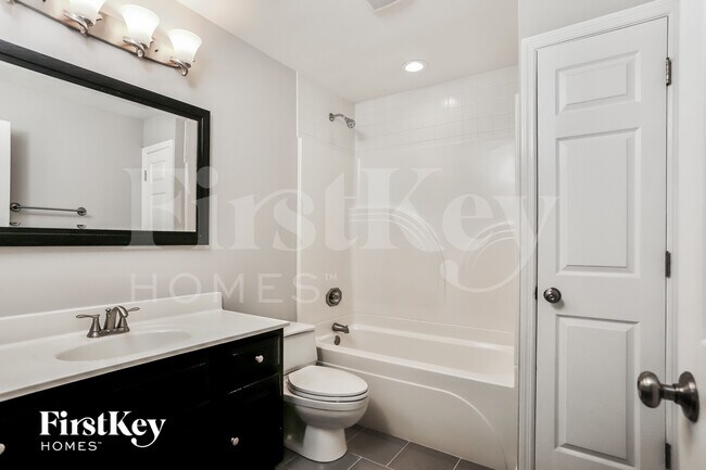 Building Photo - 15520 Golden Ridge Ct