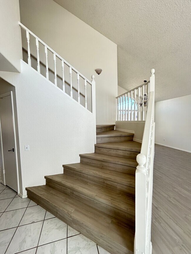 Building Photo - MUST SEE HOME IN AVONDALE WITH POOL!