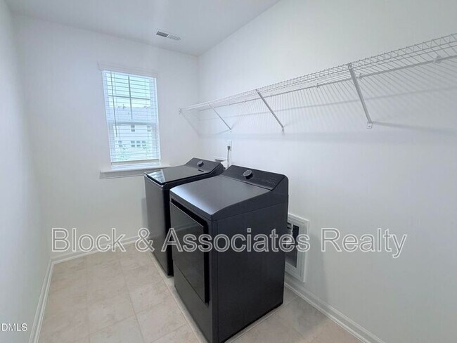 Building Photo - 611 Contento Ct