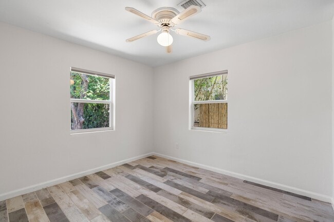Building Photo - 1120 N Palmway