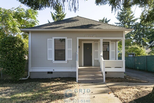 Building Photo - 2 Bedroom Home Available in Southeast Port...