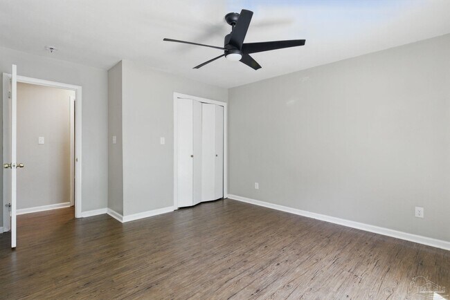Building Photo - 4741 Huron Dr
