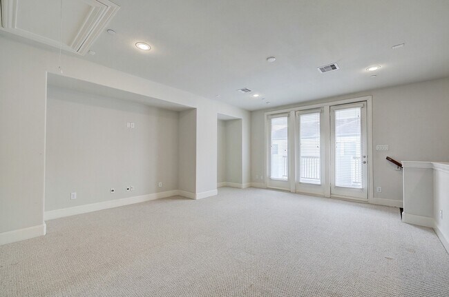 Building Photo - 1110 Thompson St