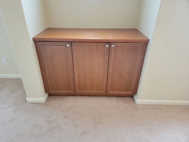 Building Photo - 3 Bedroom 3 bath house with a loft for rent in Folsom in the Parkway.  Solar & 240V Electric Car ...