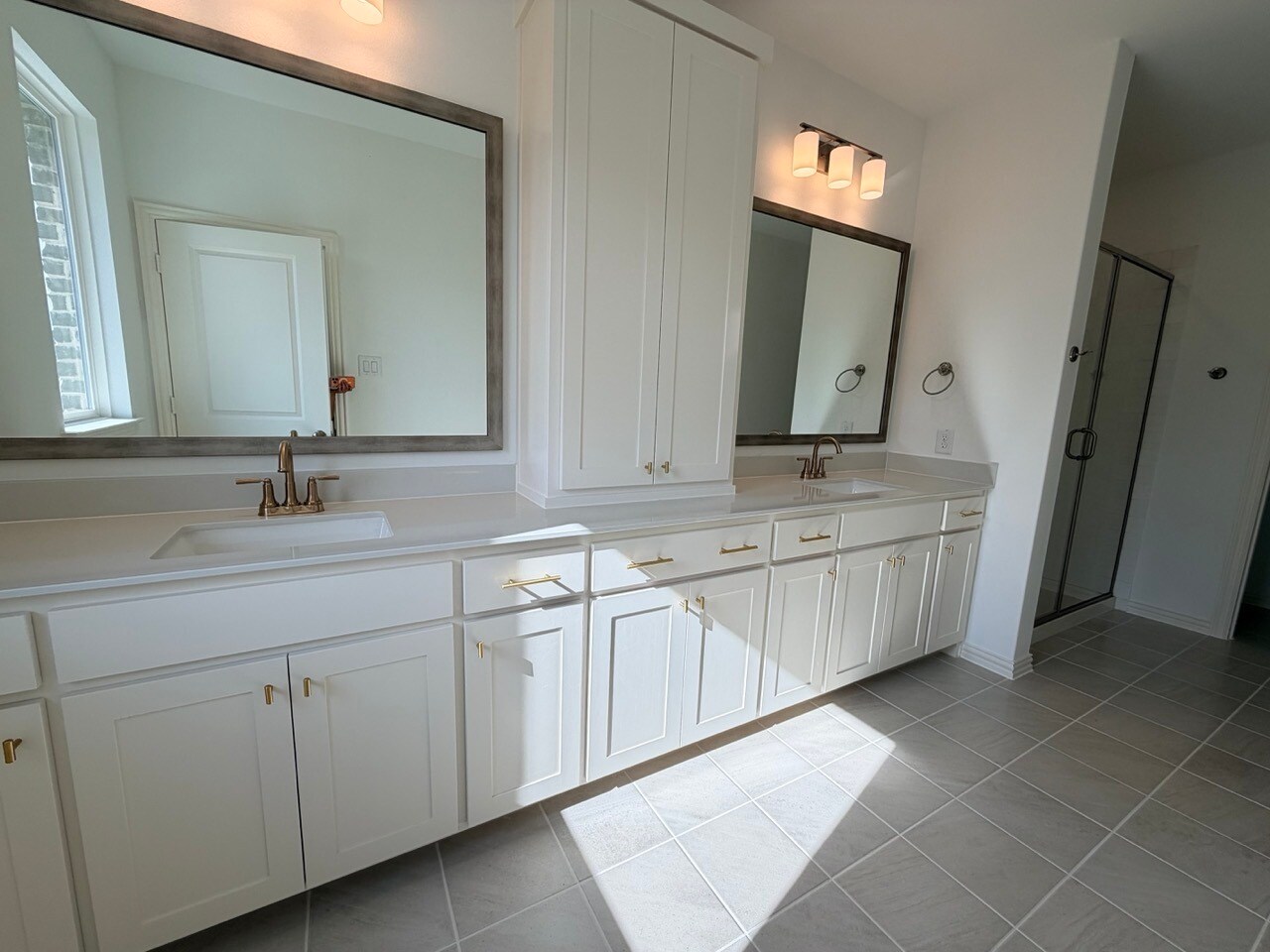 Master batroom - 4809 Lunker St