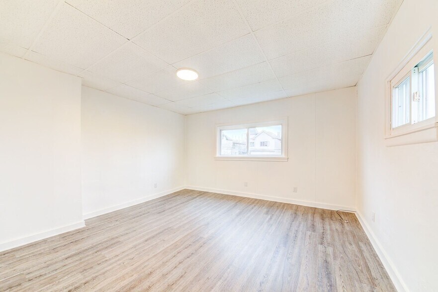 Building Photo - 615 E Warrington Ave
