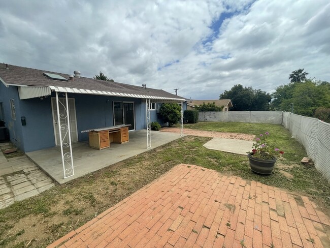 Building Photo - 1349 Taft St