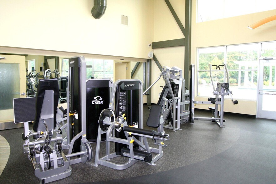 Building Photo - 5647 Hampshire Ln