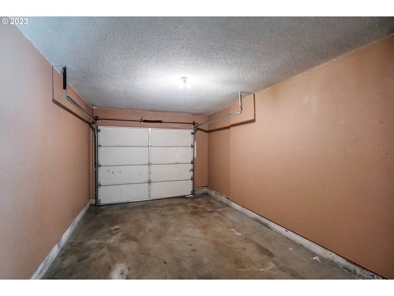 Building Photo - 635 E Elmore St