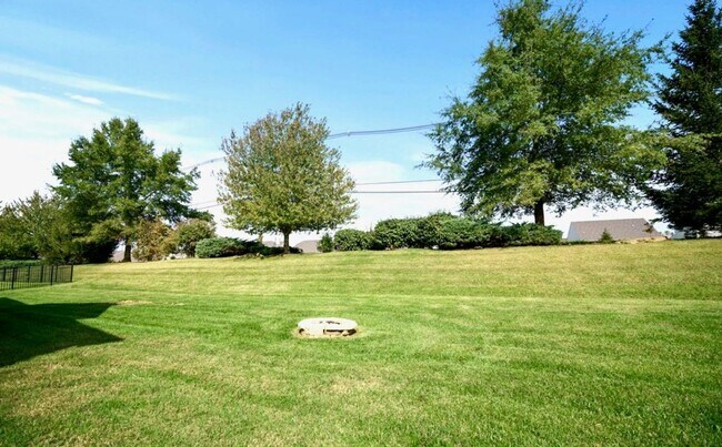 Building Photo - Renovated Polo Fields Home!