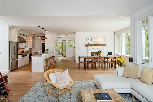 Building Photo - 121 Quaker Hill Rd