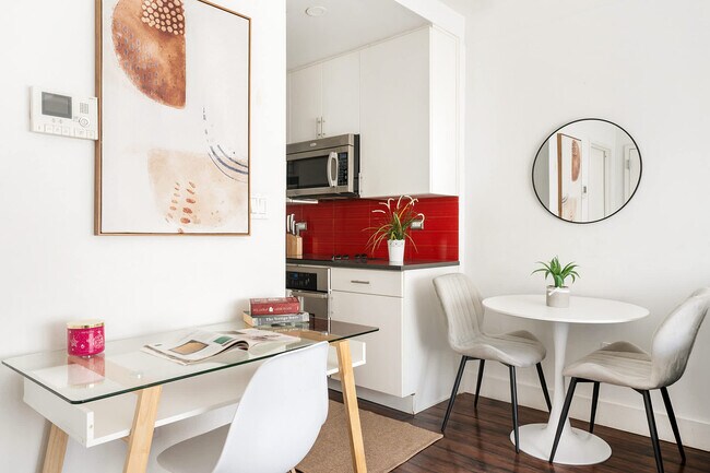 Building Photo - 811 9th Ave