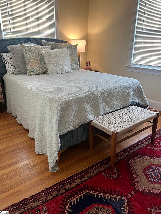 Building Photo - 10 Buist Ave