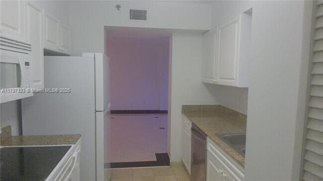 Building Photo - 5900 Collins Ave