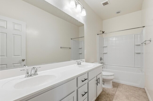 Building Photo - 2263 S Henry Ln