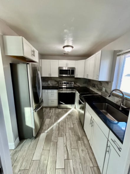 Building Photo - 4090 Independence Ct