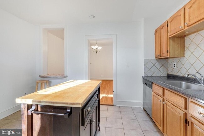 Building Photo - 2541 Coral St