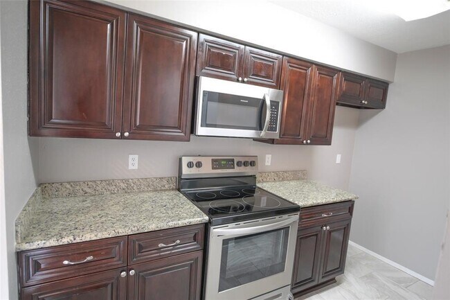 Building Photo - 10555 Turtlewood Ct