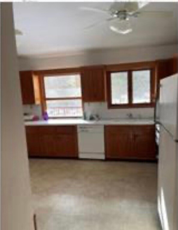 Building Photo - 425 E Benita Blvd