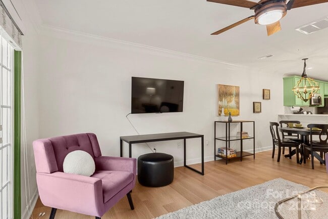 Building Photo - 1318 Green Oaks Ln