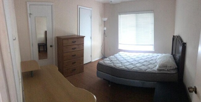 Building Photo - 4000 SW 23rd St