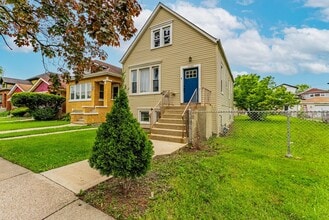 Building Photo - 1330 Ridgeland Ave