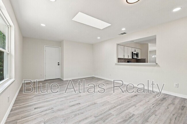 Building Photo - 6008 Golden Gate Dr