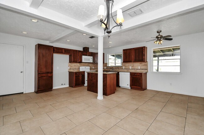 Building Photo - 10131 Kent Towne Ln