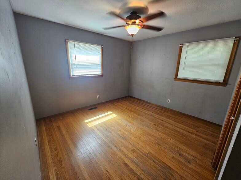 Building Photo - 1725 S Forest Dr