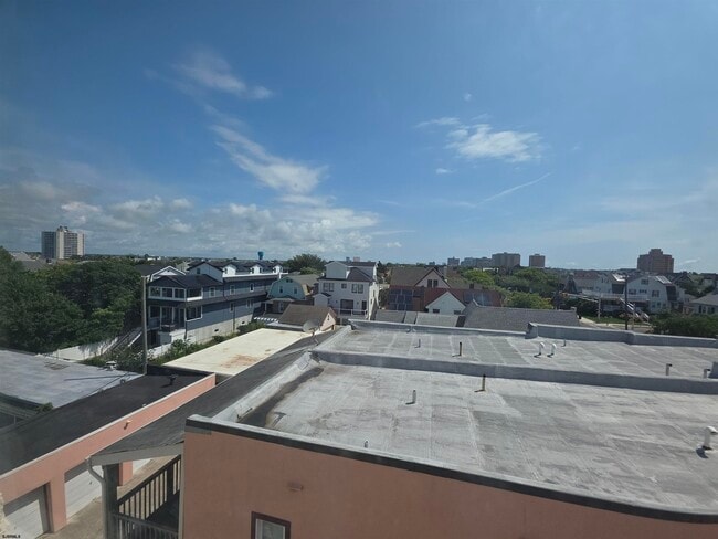 Building Photo - 6215 Ventnor Ave